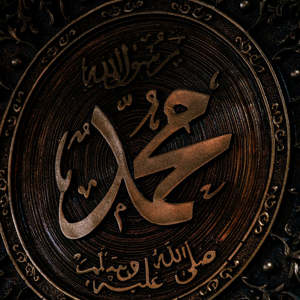 يظهر نفس الطلب في سورة النمل: 'قُلْ هَاتُوا بُرْهَانَكُمْ إِن كُنتُمْ صَادِقِينَ.' (2