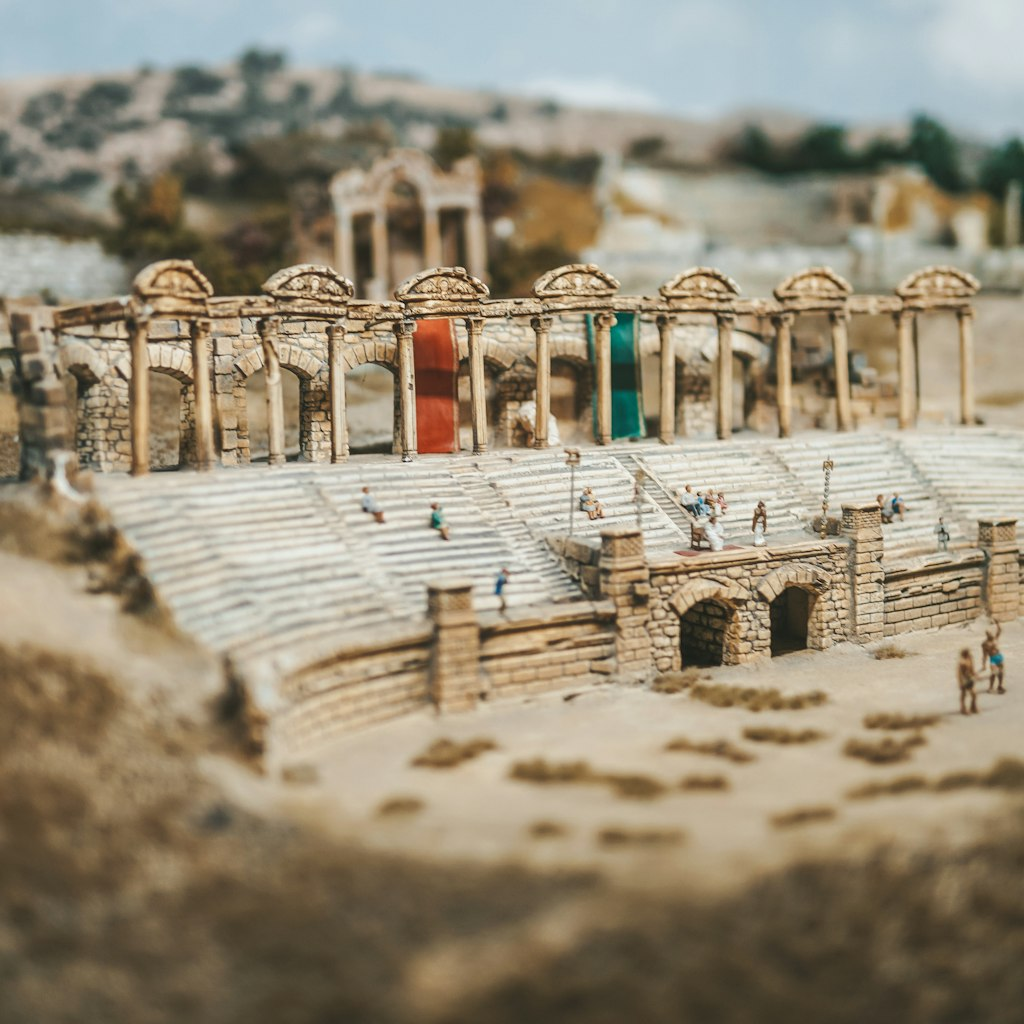 قد يعترض المتشككون بأن هذه الآية تشير فقط إلى المباني المادية، لا إلى الحضارة بمعناها الواسع
